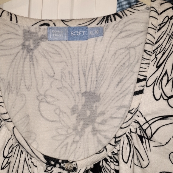 3/$25 Denver Hays button up short sleeve Cardigan. - Picture 4 of 4